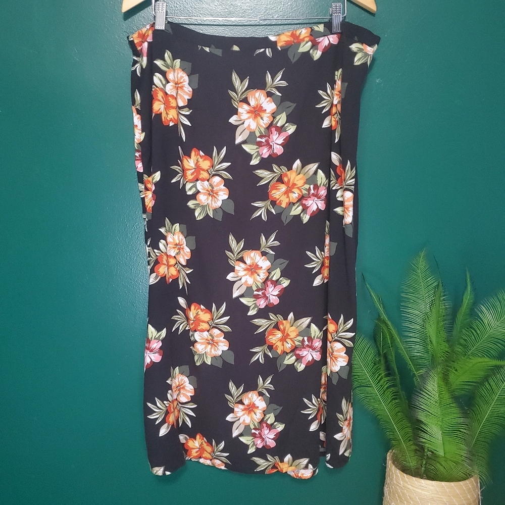 White Stag Floral Hibiscus Skirt Split Sides Plus